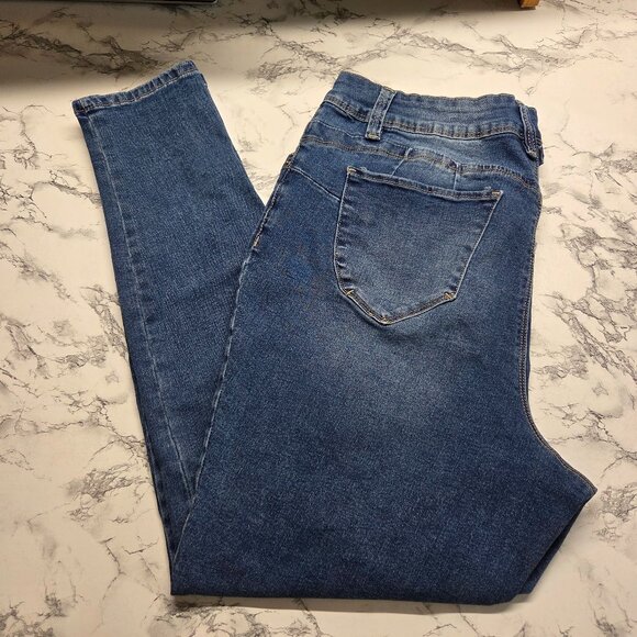 Royalty For Me 18W Medium Wash Blue WannaBettaButt Mid Rise Skinny Jeans - Picture 1 of 13